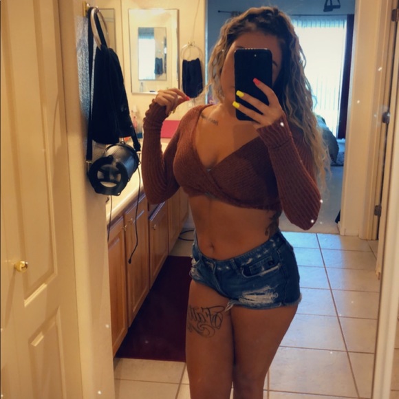 Black Bead twist front crop top - Picture 4 of 4